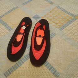 SAN N SUN BEACH SHOES SIZE 7
