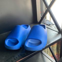 Yeezy Flops 