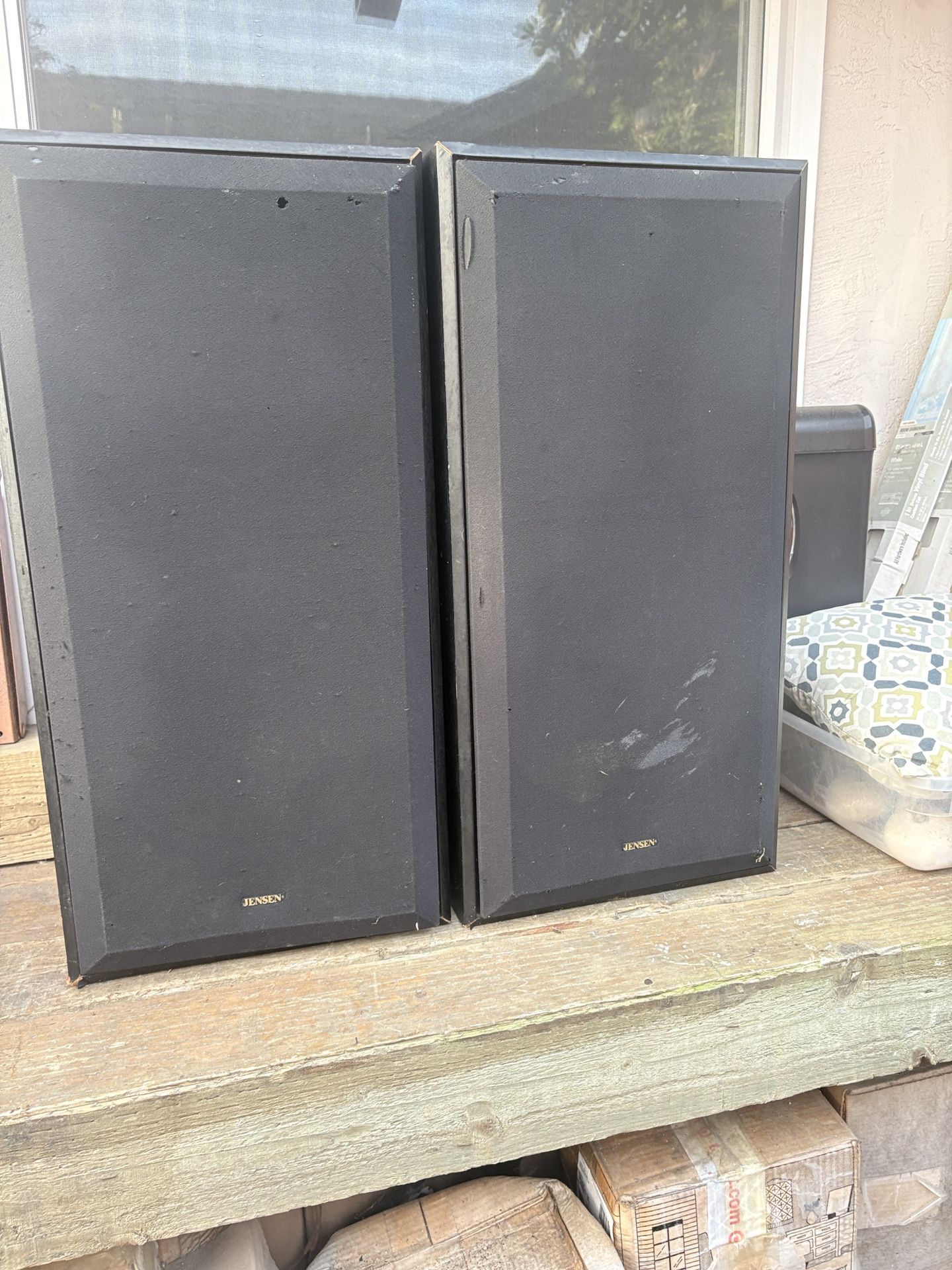 Jensen Stereo Speakers