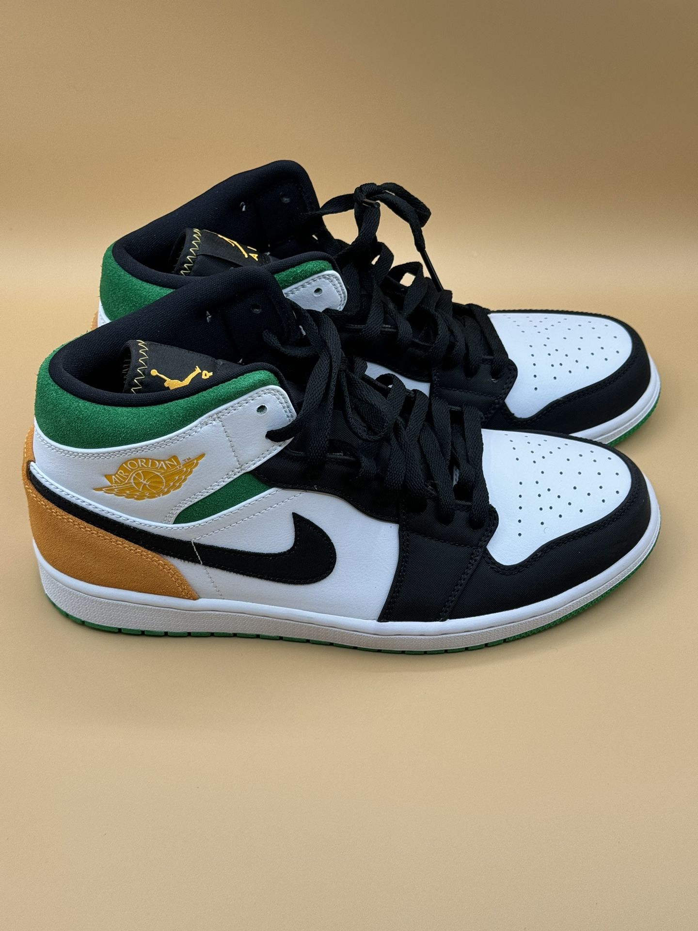 Jordan 1 Mid SE Oakland