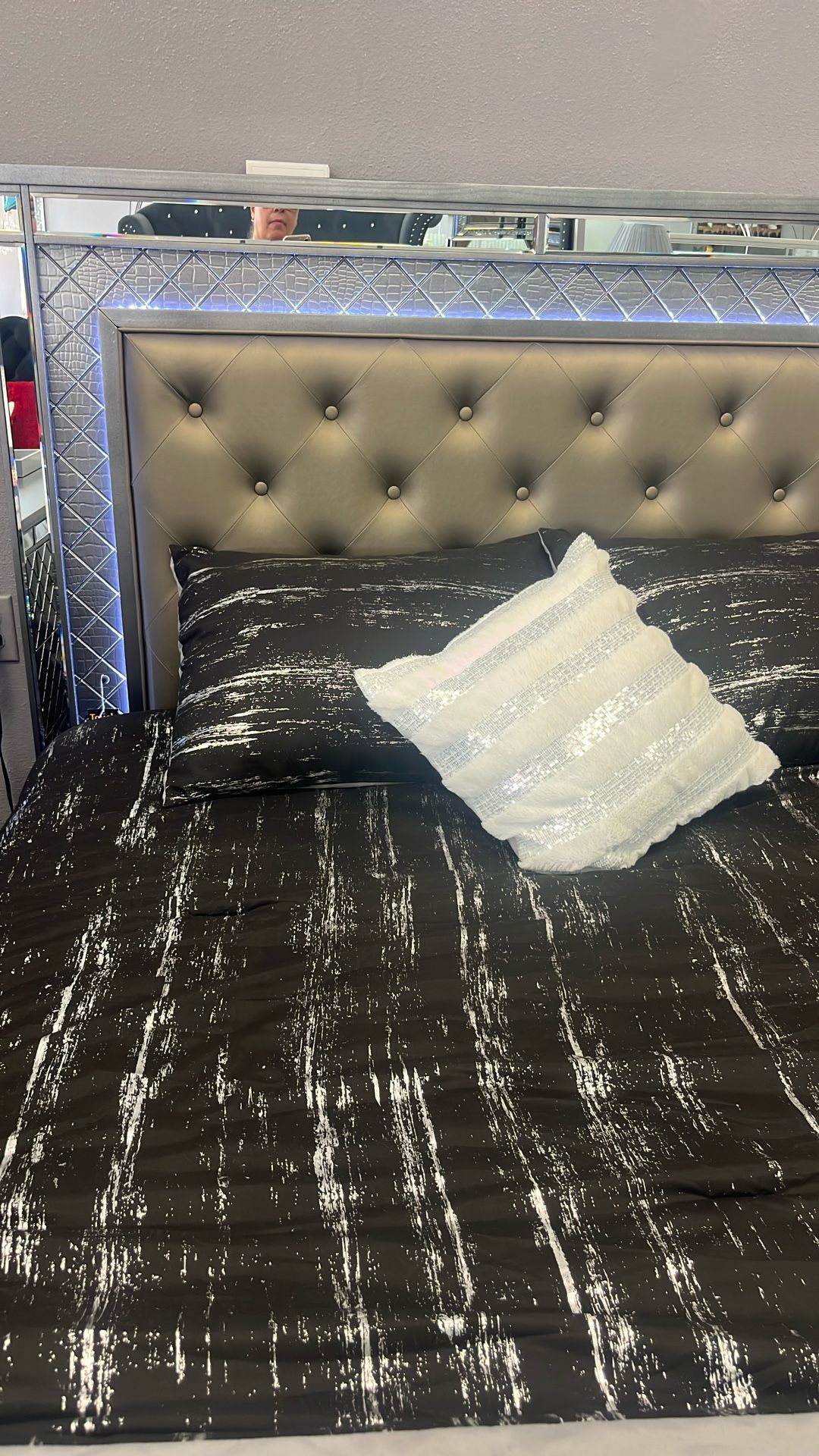 Bedroom Set Queen 4 Pc Special Price!!