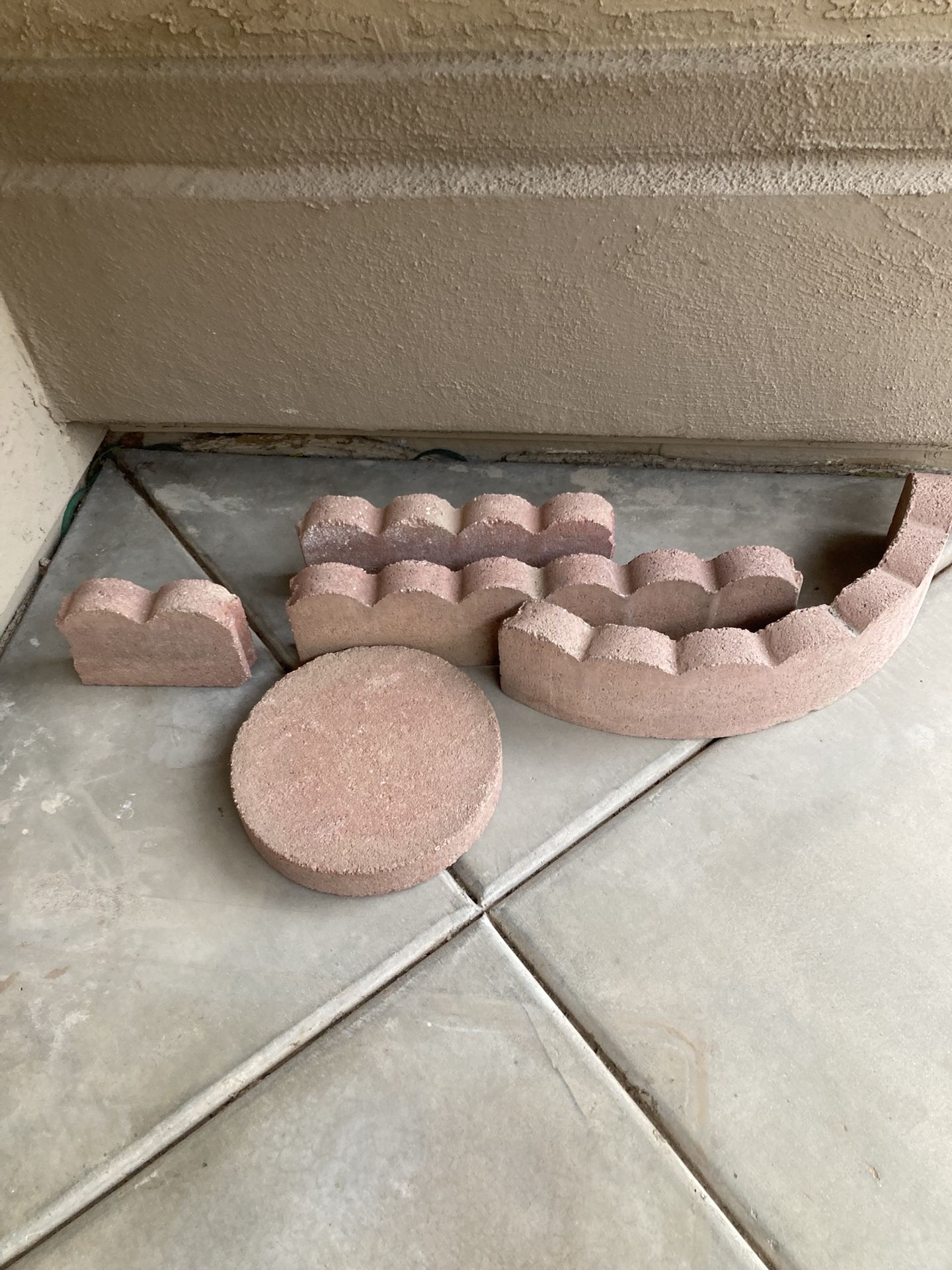 FREE Paverstone Scallop River Red