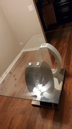 Gorgeous Table and chairs set