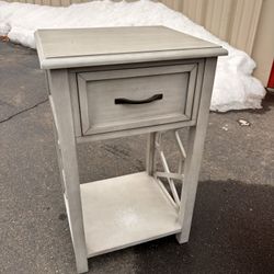 Nightstand/ Side table w/ Drawer