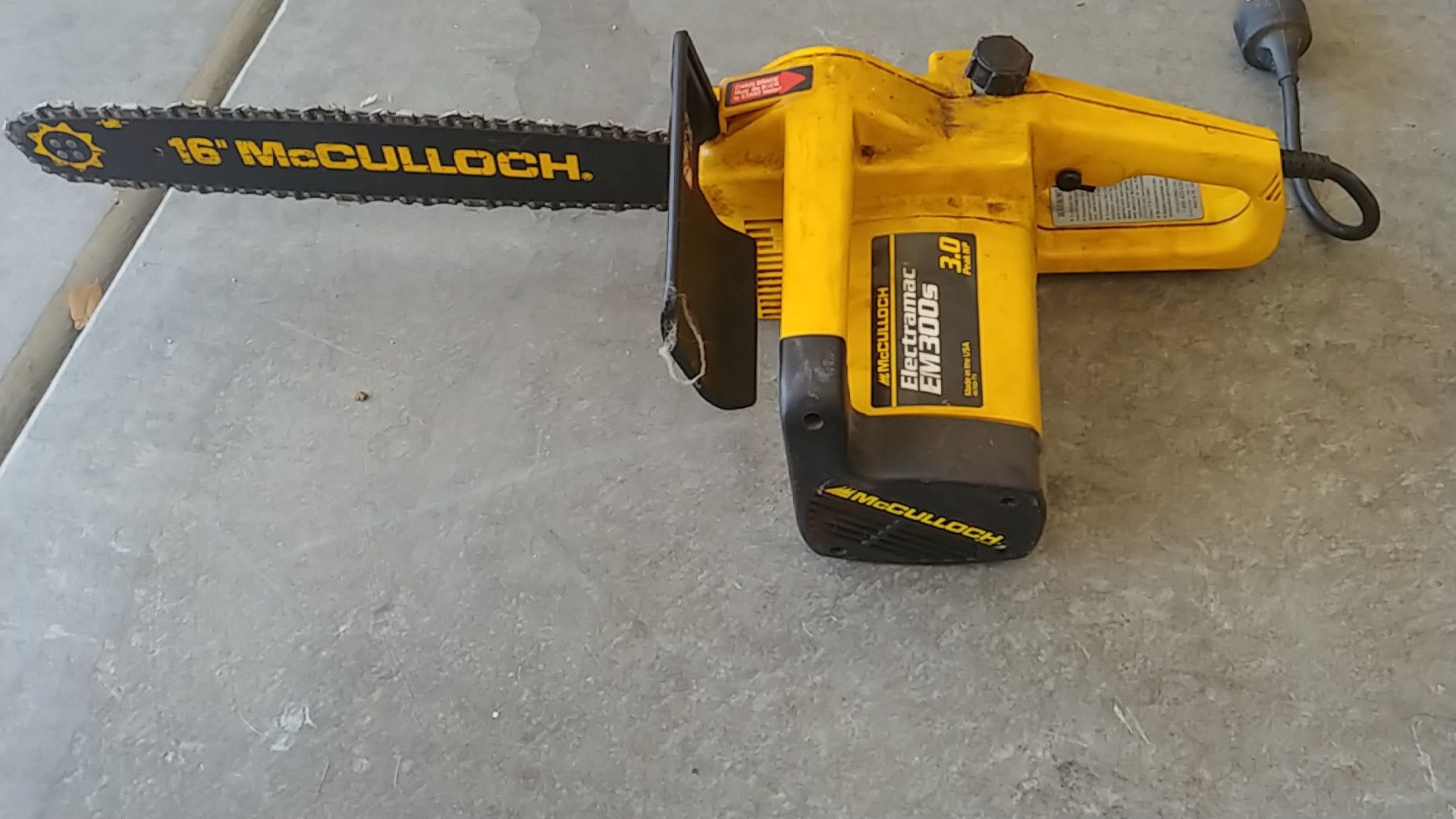 Nice McCullough 3.0 horsepower electric chainsaw