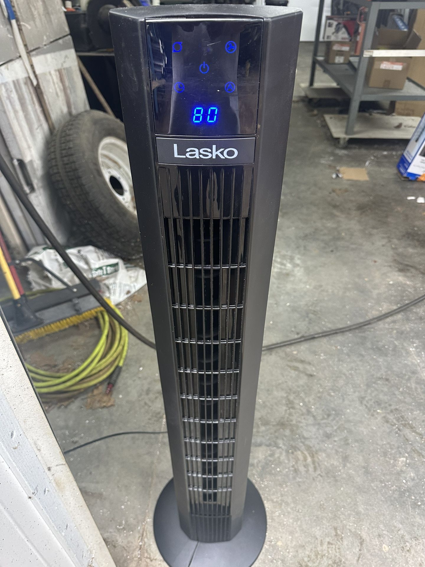 Fan. Lasko 48”. New With Remote