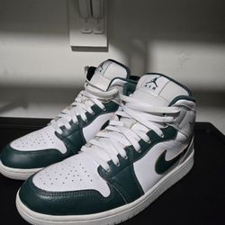 Nike Air Jordan Mids Green Oxide /Gray Size 10.5