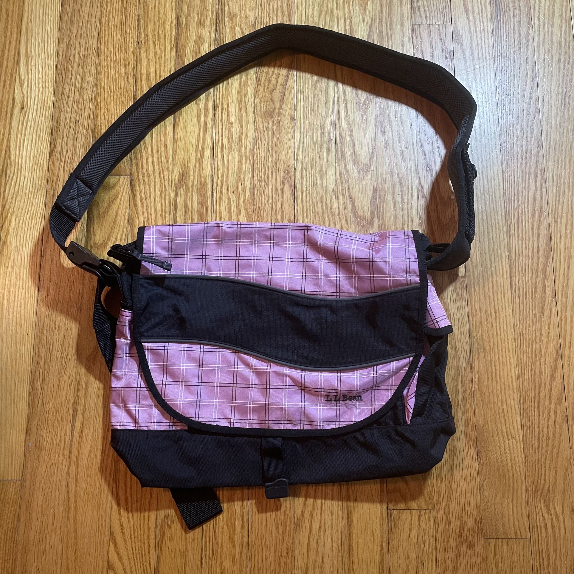 LL BEAN Messenger Crossbody Book Bag with Strap Laptop Case 16" - Pink / Black