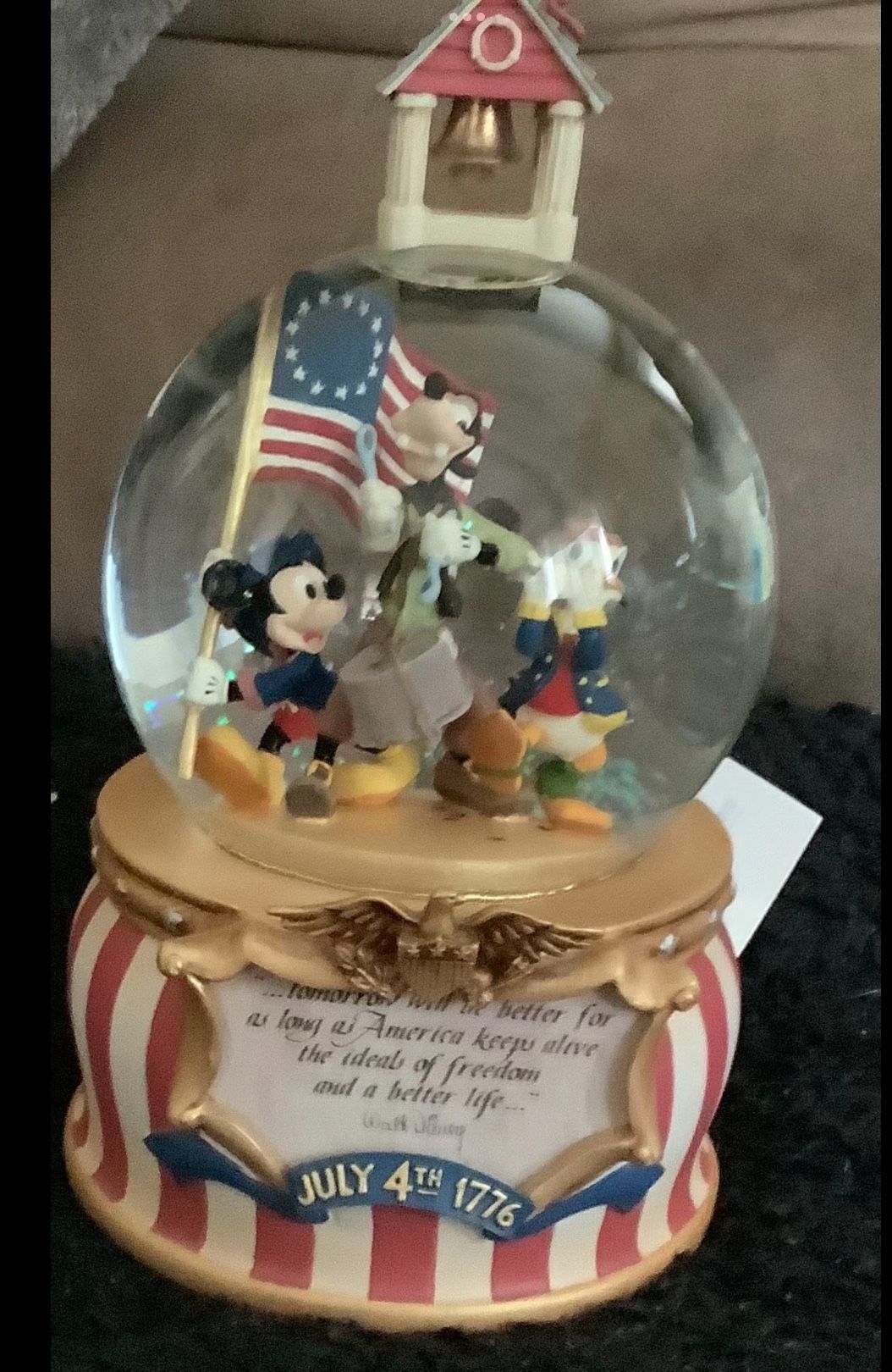 DISNEY MUSICAL SNOW GLOBE. MICKEY MOUSE