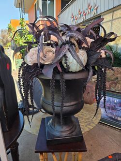 Gothic Halloween floral arrangement