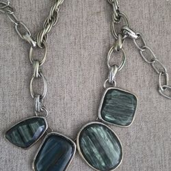 “Collar Chico's con piedras verdes iridiscentes serafinita – 