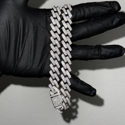 Iced Out VVS Cuban Link  Chain 14mm 20inches 