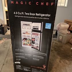 4.5 Cu. ft magic chef mini fridge