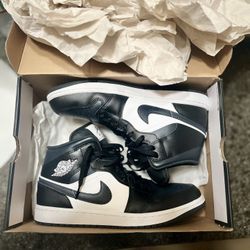 Jordan 1 Mids *never worn/brand new*