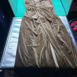 Lulus beautiful olive green velvet twist -front