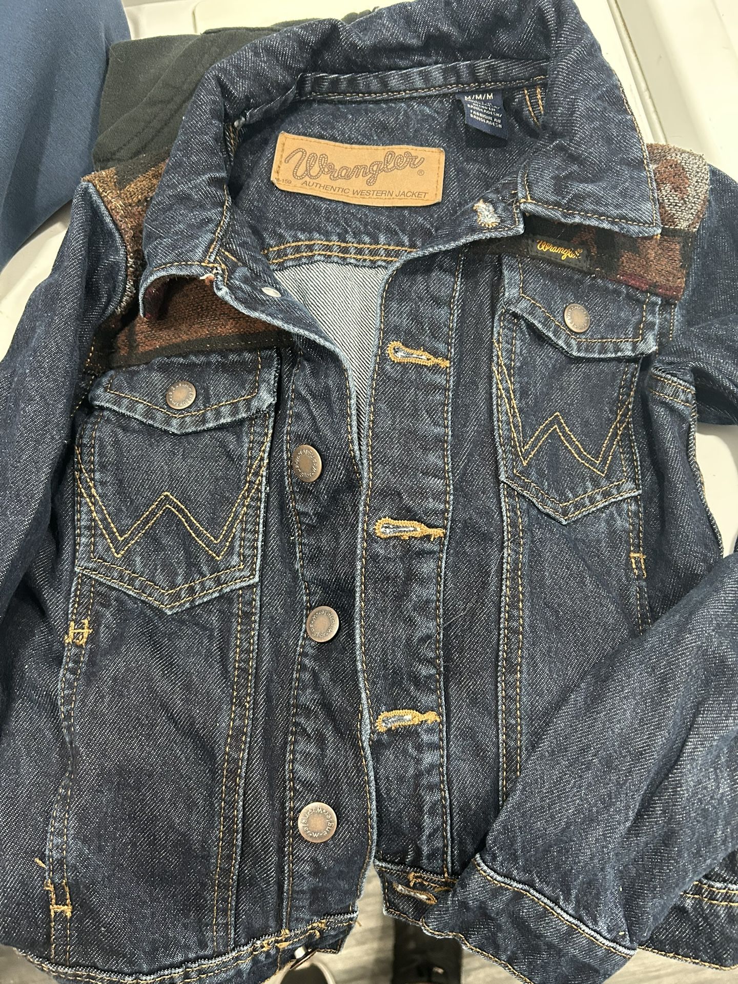 wrangler jean jacket size medium for boys