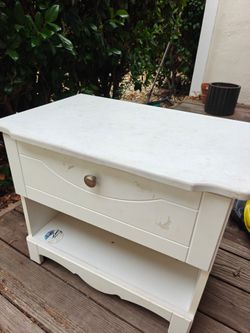 Nightstand / End Table – $15 (Pickup Today)