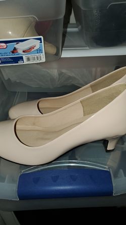 Woman's Patent Leather Pale Pink Heels, Size 7