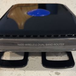Netgear N600 Wireless Dual Band Router (Model: WNDR3400v2) with Power Cord
