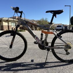 Mongoose Ledge 2.1 full-suspension mountain bike. Solid frame, suspension in good shape. Rear tire needs replacement and gears need a basic tune (shif