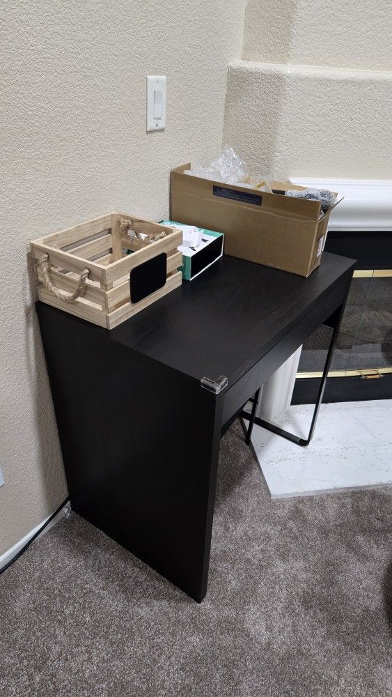 IKEA MICKE
Desk, black-brown