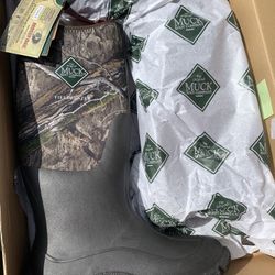 Women’s Size 7 Rain Boots - New 