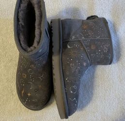 Woman Uggs Size 7