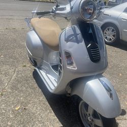 Vespa Gts250i
