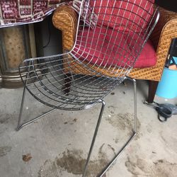 Nice Vintage Retro Thick Wire Chrome Chair With Base 