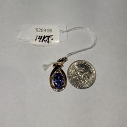 14k gold charm 2.4 grams