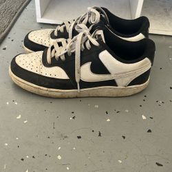 Boys 7.5 Nikes Shoes 