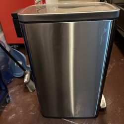 13 Gallon Trash Can
