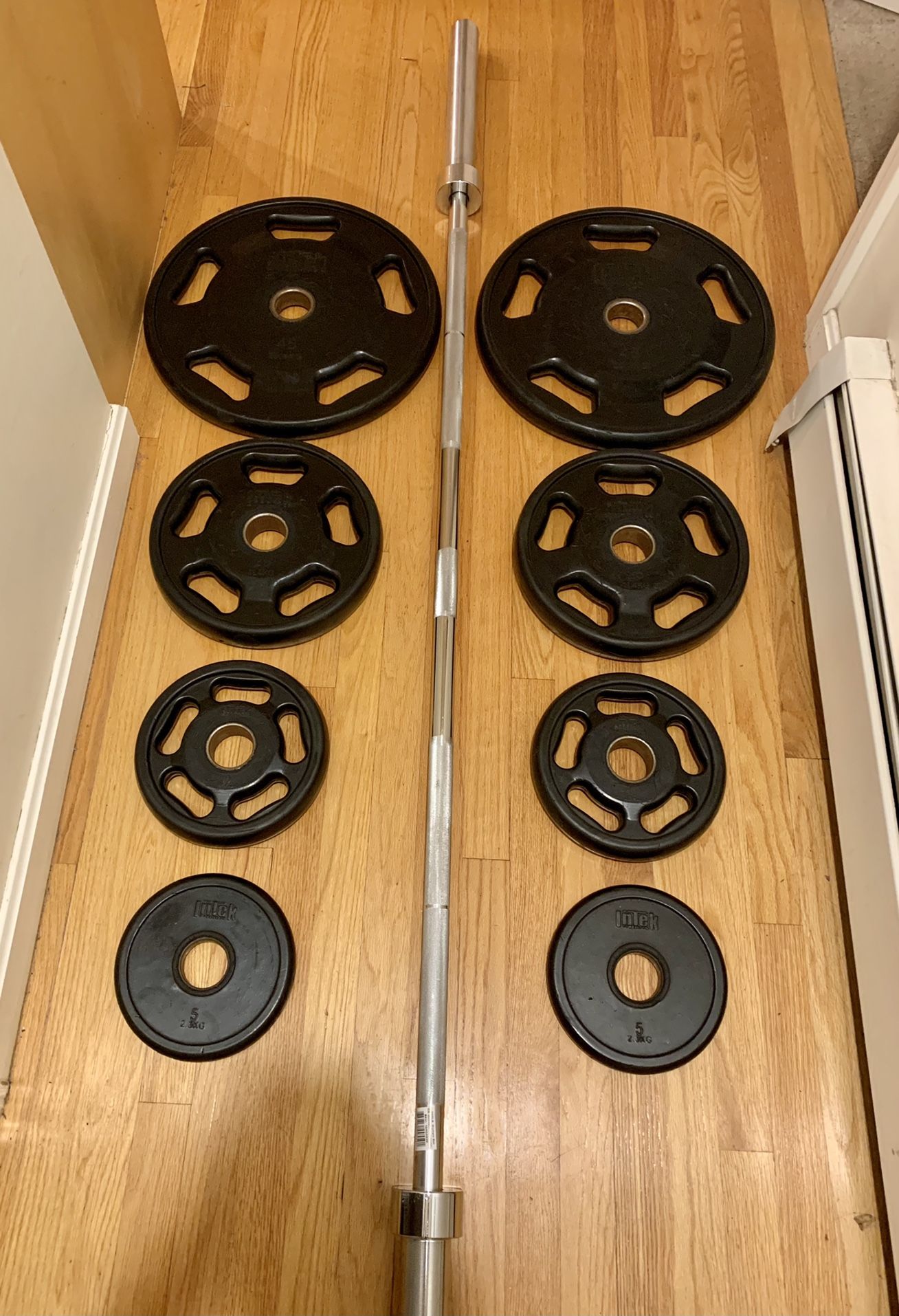 Commercial Olympic Weight Set (45lb 7ft Bar + 170 Pounds of Rubberized Olympic Plates)