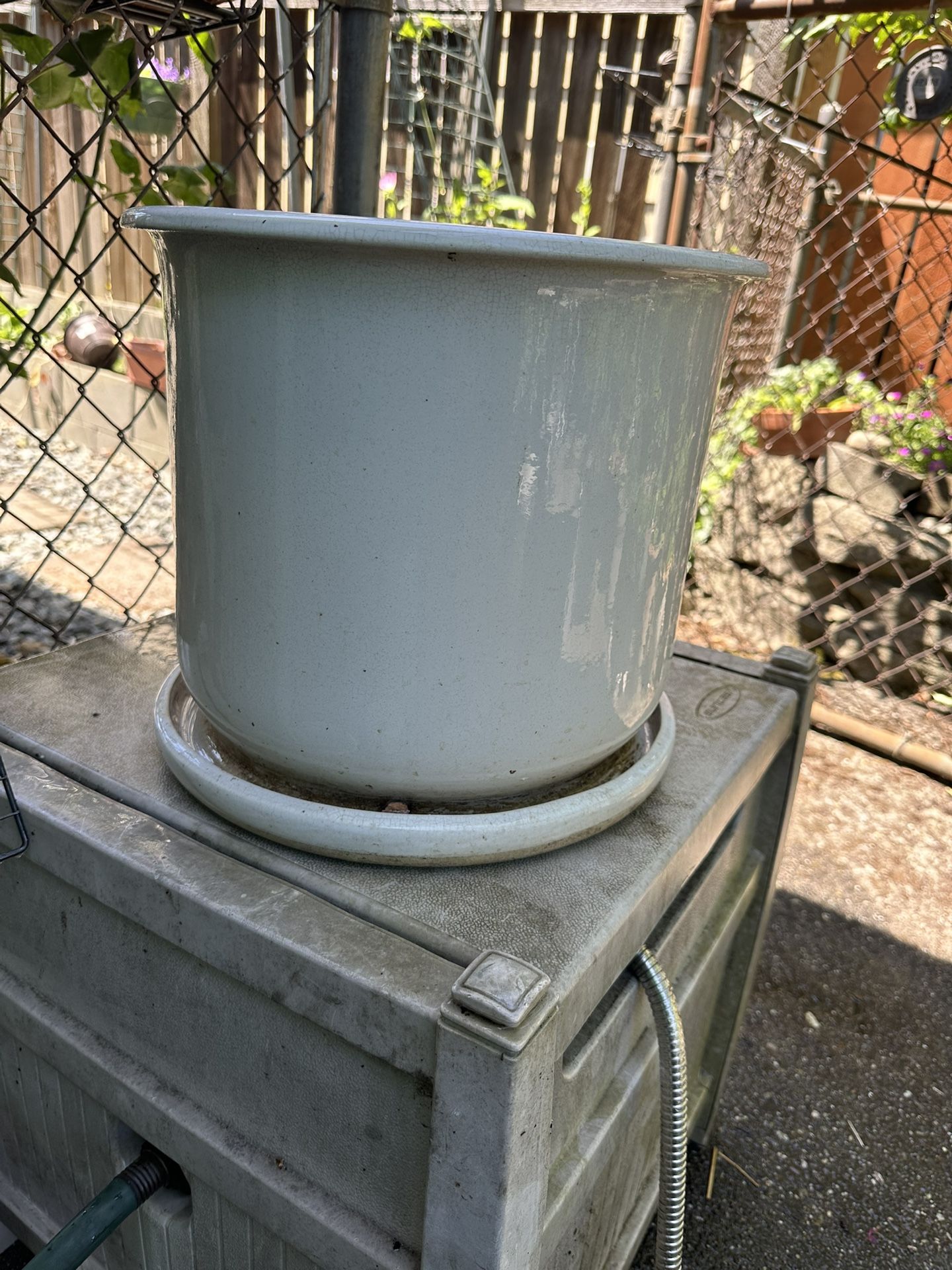 Ceramic Pot 3 drainage holes and saucer
