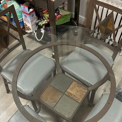 Raymour and Flanigan Furniture Kitchen Set