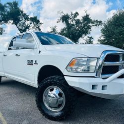 2017 Ram 3500 Crew Cab Tradesman – 4WD – 6.7L V6 Turbo Diesel