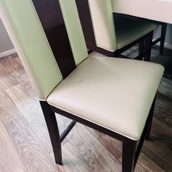 Comedor En Buenas Condiciones $150 Con 4 Sillas 