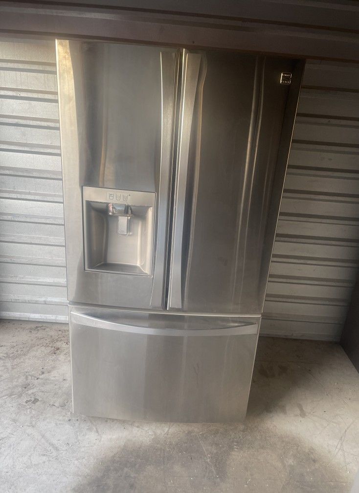 Kenmore Stainless Steel Refrigerator And Freezer for Sale in Chandler
