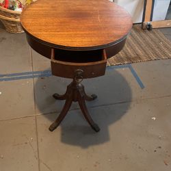 Late Victorian Mahogany Pedestal Table