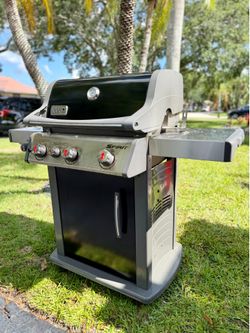 Weber Grill E330 propane w/ Rotisserie Kit