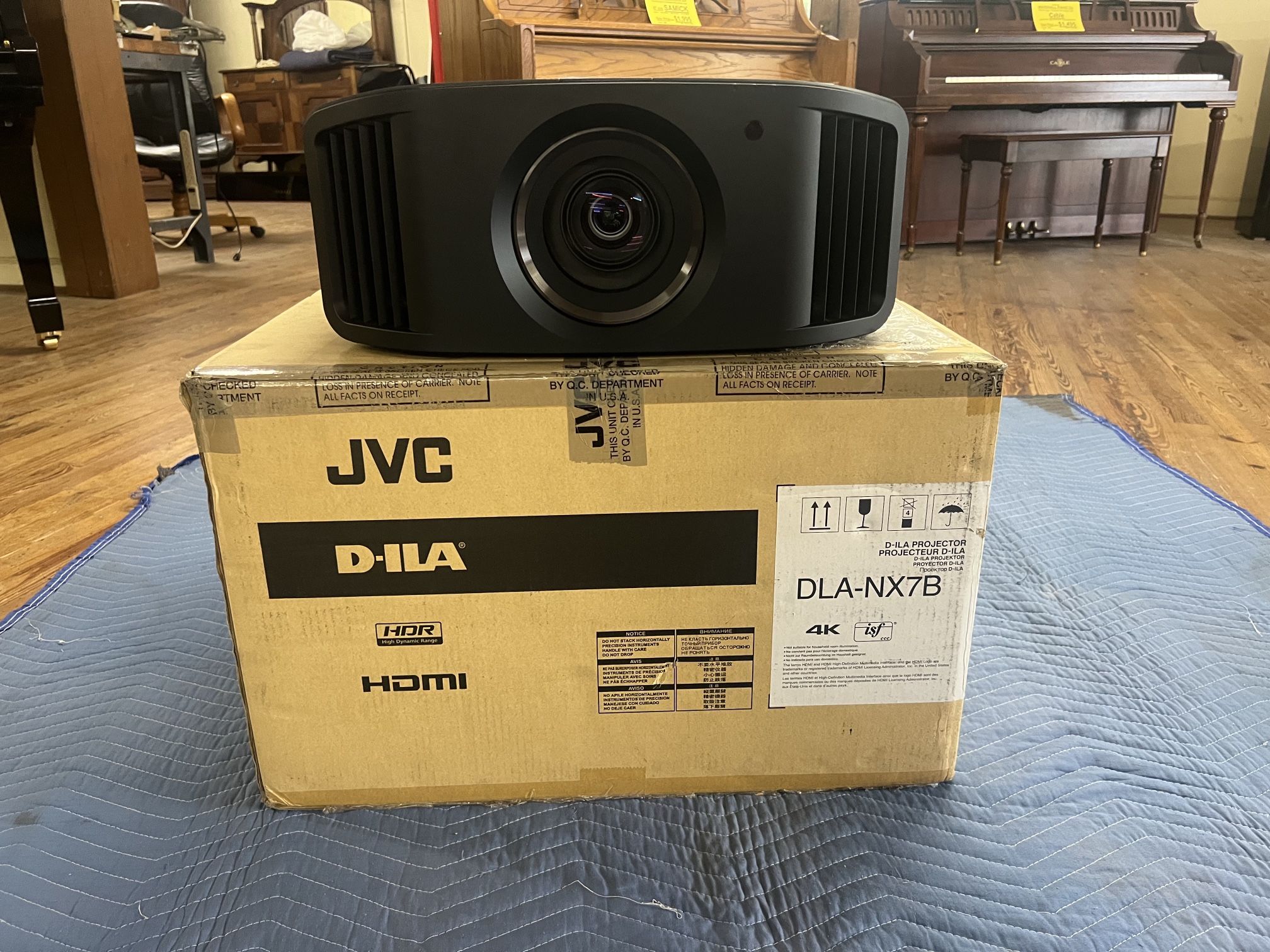 JVC NX7 Projector