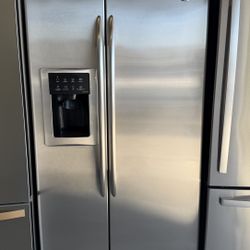 GE 36” SIDE BY SIDE REFRIGERATOR FOR SALE