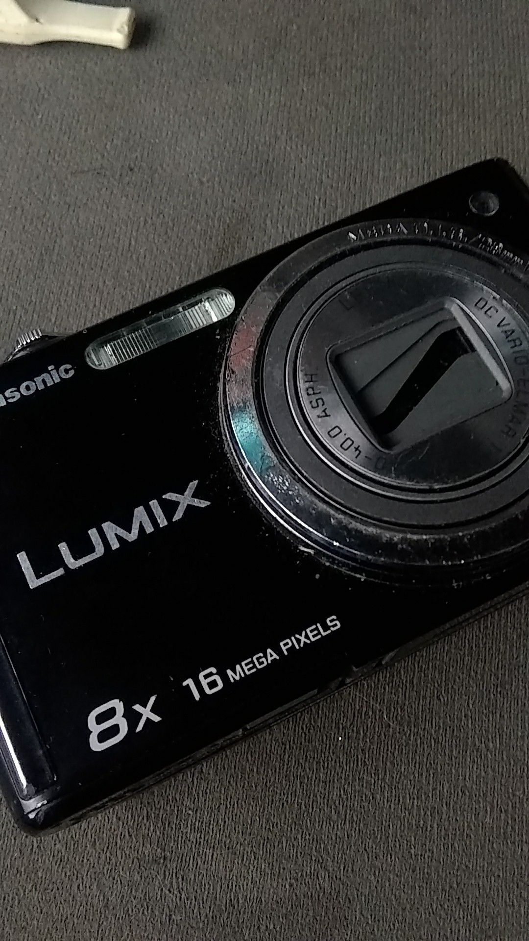 LUMIX 16MP X8 DIGITAL CAMERA