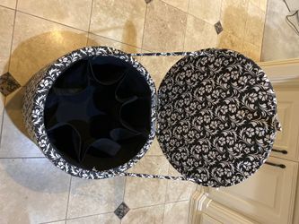 Shoes organizer an a seat.