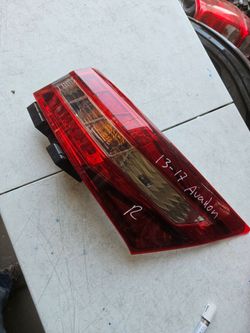 Toyota avalon right tail light oem
