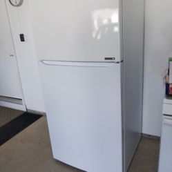 Like Brand New LG 24 cu ft Refrigerator Freezer Ice Maker