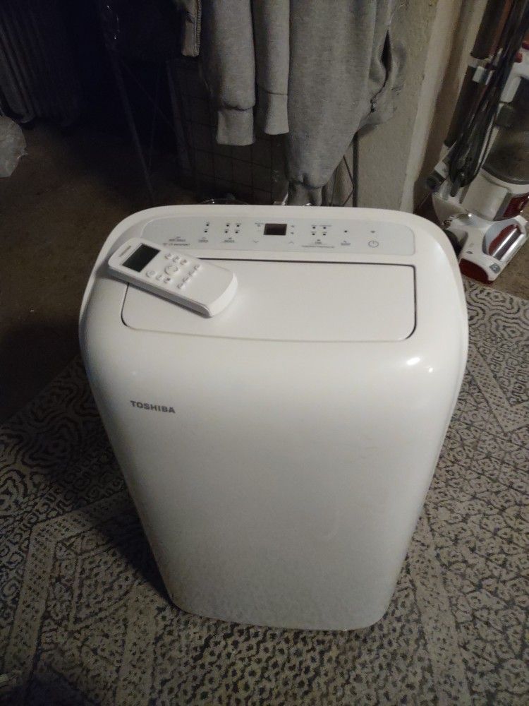 Toshiba Portable AC Unit Like New