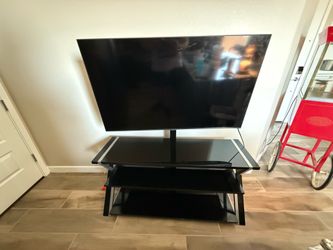 Samsung 50” 4K Smart TV + Black Glass Stand — Great for College