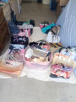 Victoria's secret purses,bags,totes,coolers,and beauty bags