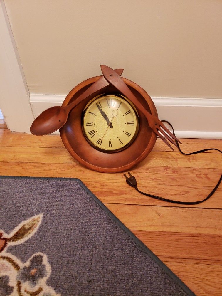 Wood Fork n Spoon Electric Kitchen Clock